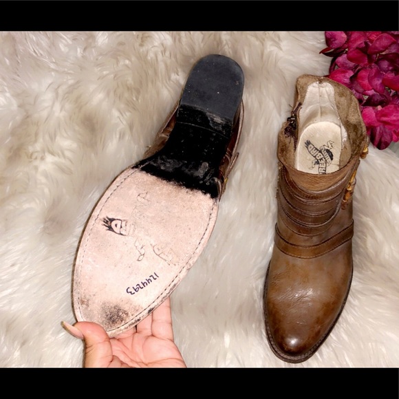 FREEBIRD Savor Tan Ankle Bootie - Picture 7 of 7